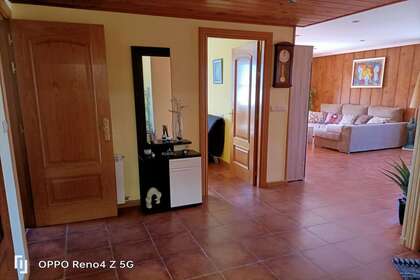 Semidetached house for sale in Sariegos, León. 